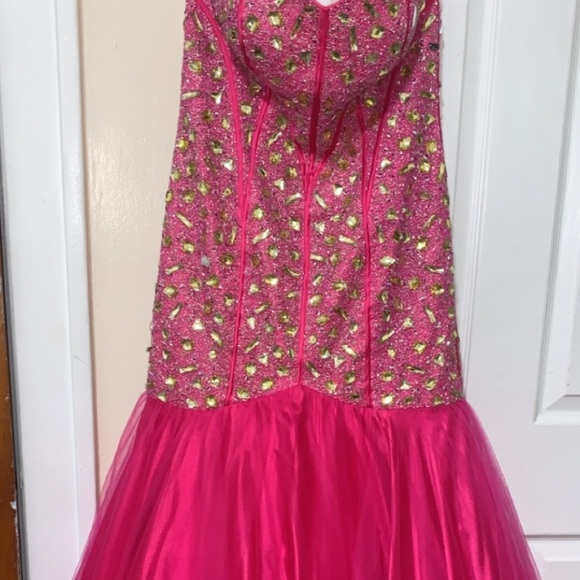 Beautiful sequined HOT pink gown perfect for prom! - Picture 4 of 7